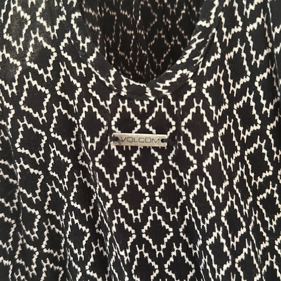 Women’s Volcom sundress - Picture 3 of 4